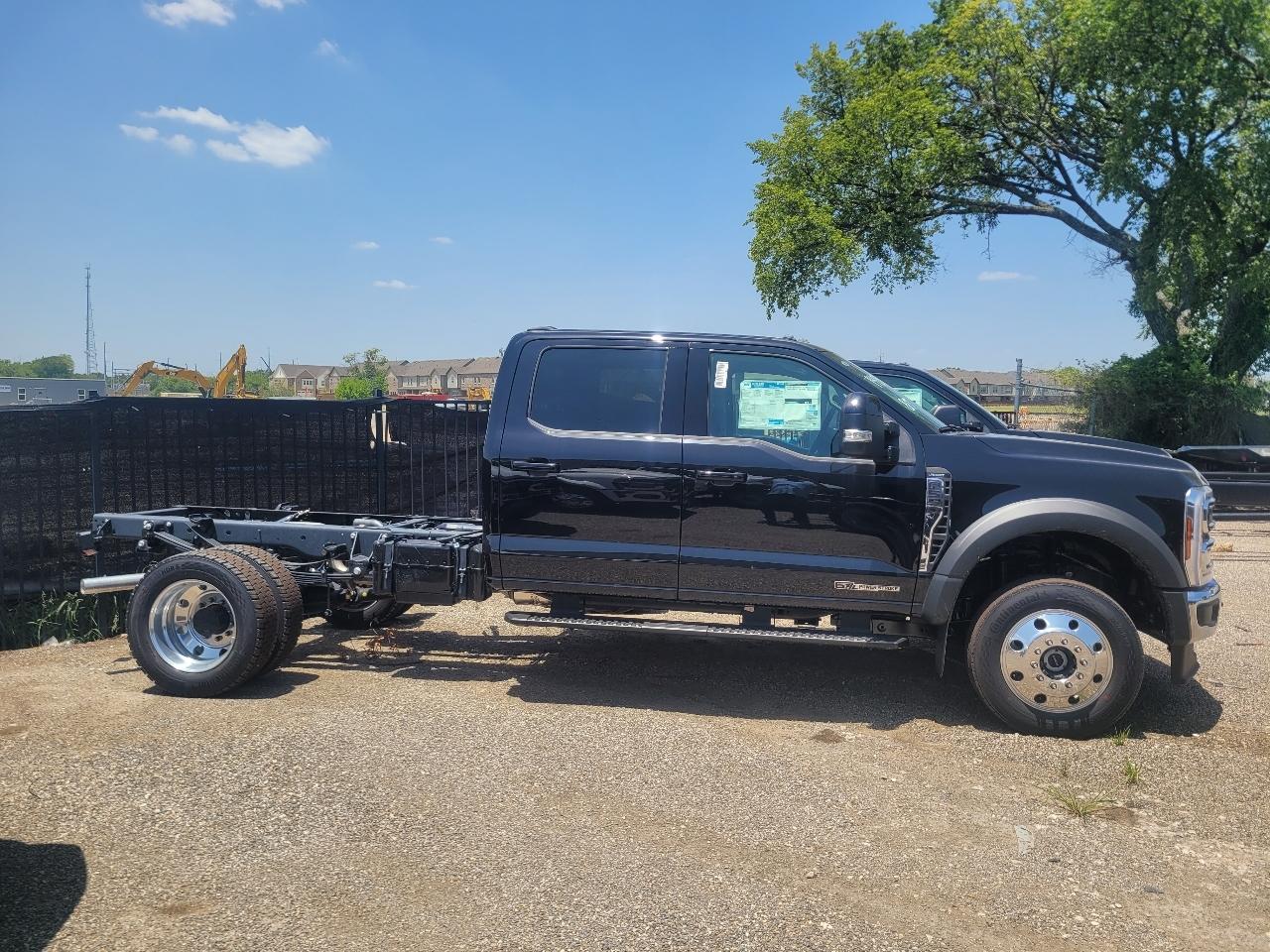 Ford Super Duty F-550 DRW Lariat 4WD Crew Cab 179" WB 60" CA 2026