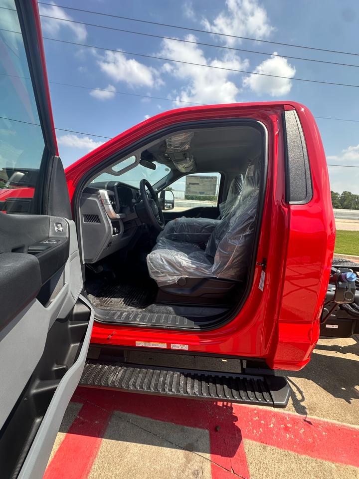 Ford Super Duty F-450 DRW XLT 2WD Reg Cab 145" WB 60" CA 2026