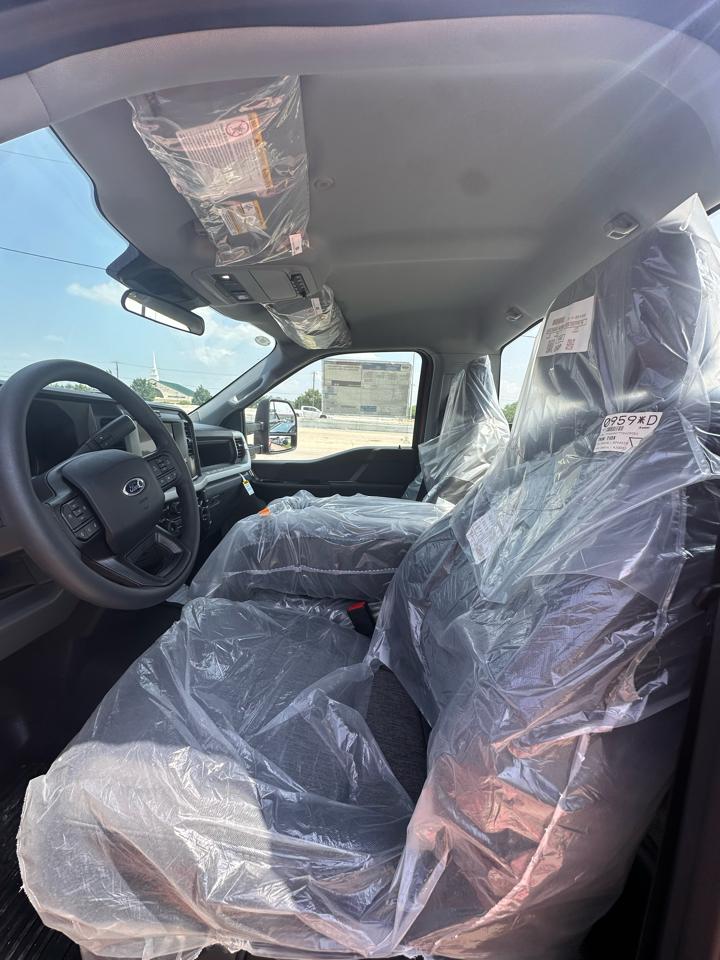 Ford Super Duty F-450 DRW XLT 2WD Reg Cab 145" WB 60" CA 2026