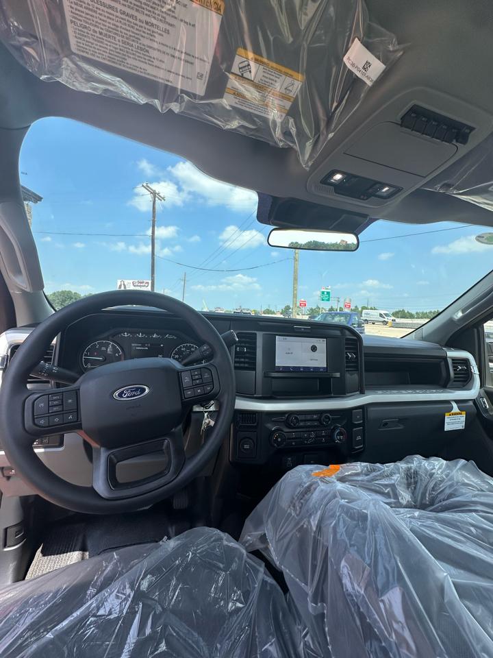 Ford Super Duty F-450 DRW XLT 2WD Reg Cab 145" WB 60" CA 2026