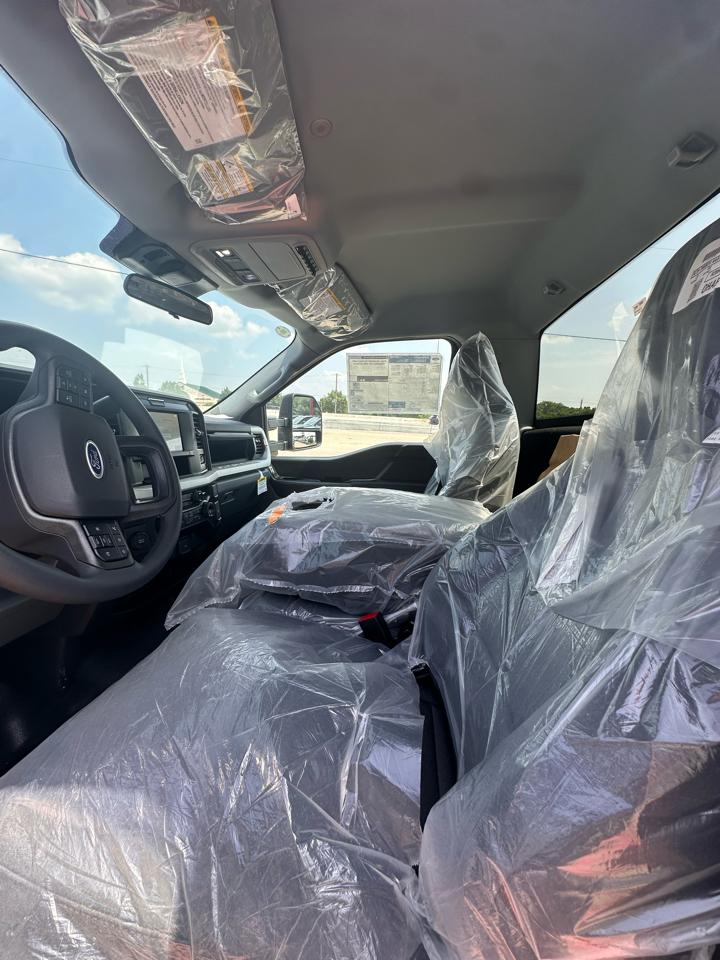 Ford Super Duty F-450 DRW XLT 2WD Reg Cab 145" WB 60" CA 2026