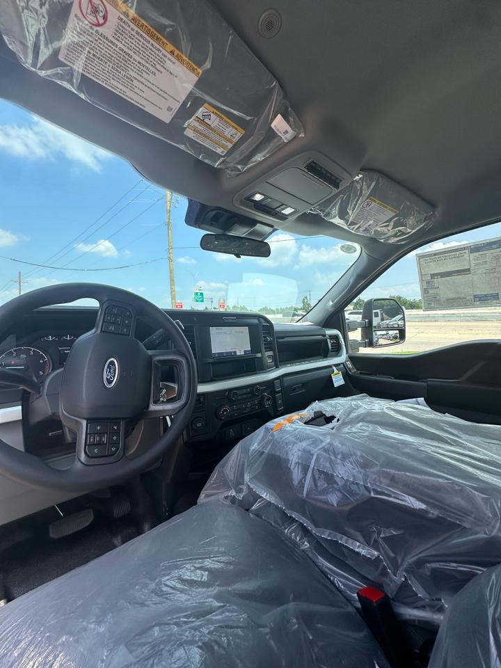 Ford Super Duty F-450 DRW XLT 2WD Reg Cab 145" WB 60" CA 2026