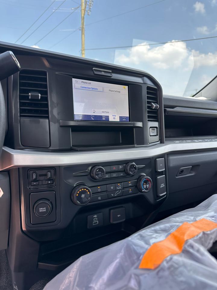 Ford Super Duty F-450 DRW XLT 2WD Reg Cab 145" WB 60" CA 2026