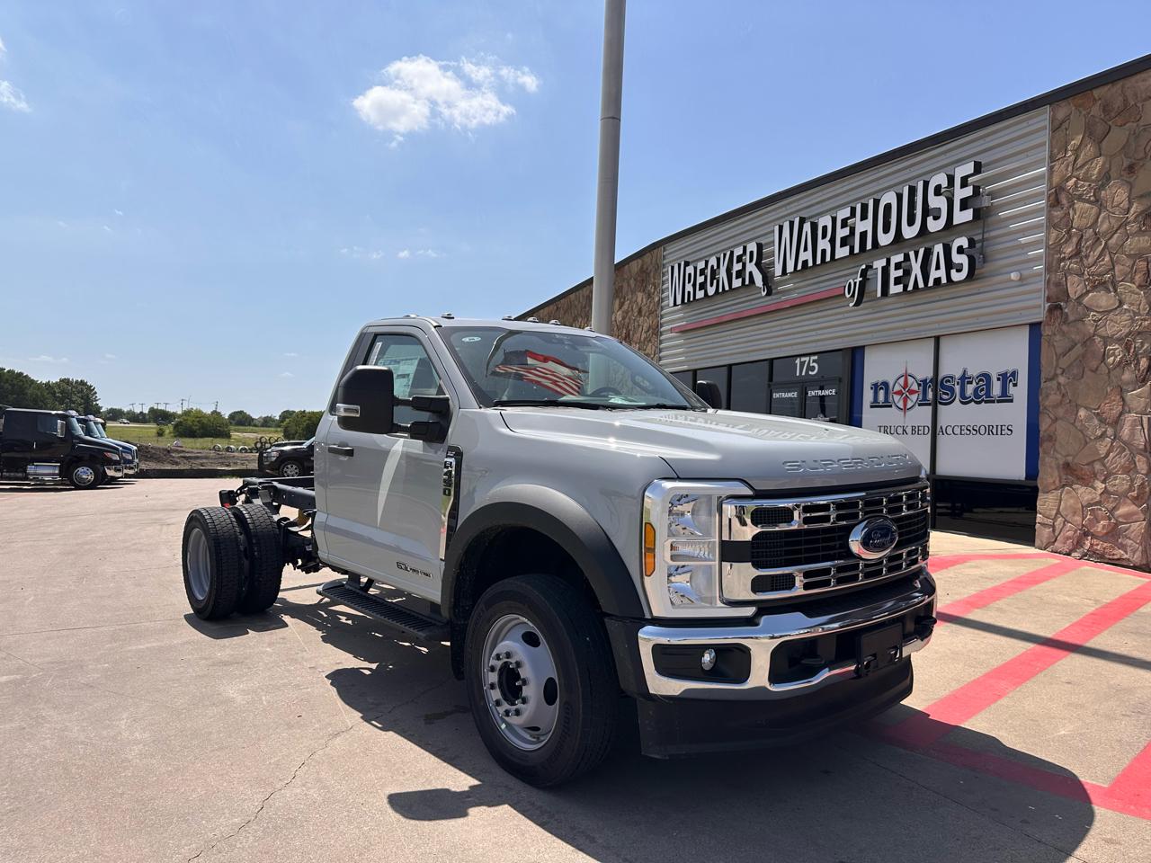 Ford Super Duty F-450 DRW XLT 2WD Reg Cab 145" WB 60" CA 2026