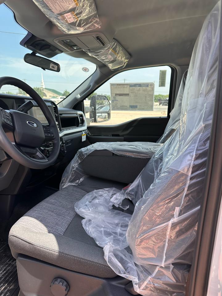Ford Super Duty F-450 DRW XLT 2WD Reg Cab 145" WB 60" CA 2026