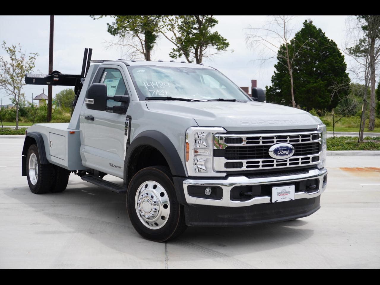 2026 Ford Super Duty F-450 DRW XLT 2WD Reg Cab 145" WB 60" CA