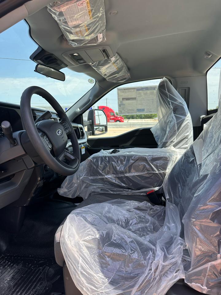 Ford Super Duty F-450 DRW XLT 2WD Reg Cab 145" WB 60" CA 2026