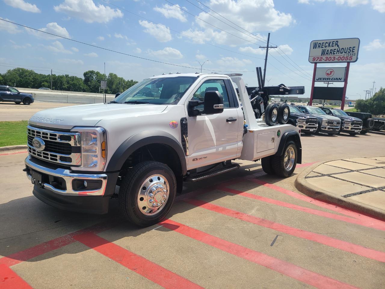 Ford Super Duty F-450 DRW XLT 2WD Reg Cab 145" WB 60" CA 2026