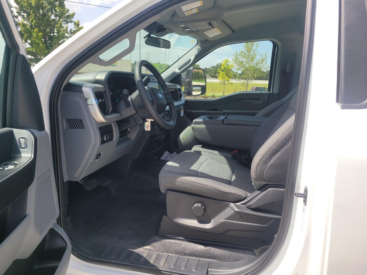 Ford Super Duty F-450 DRW XLT 2WD Reg Cab 145" WB 60" CA 2026