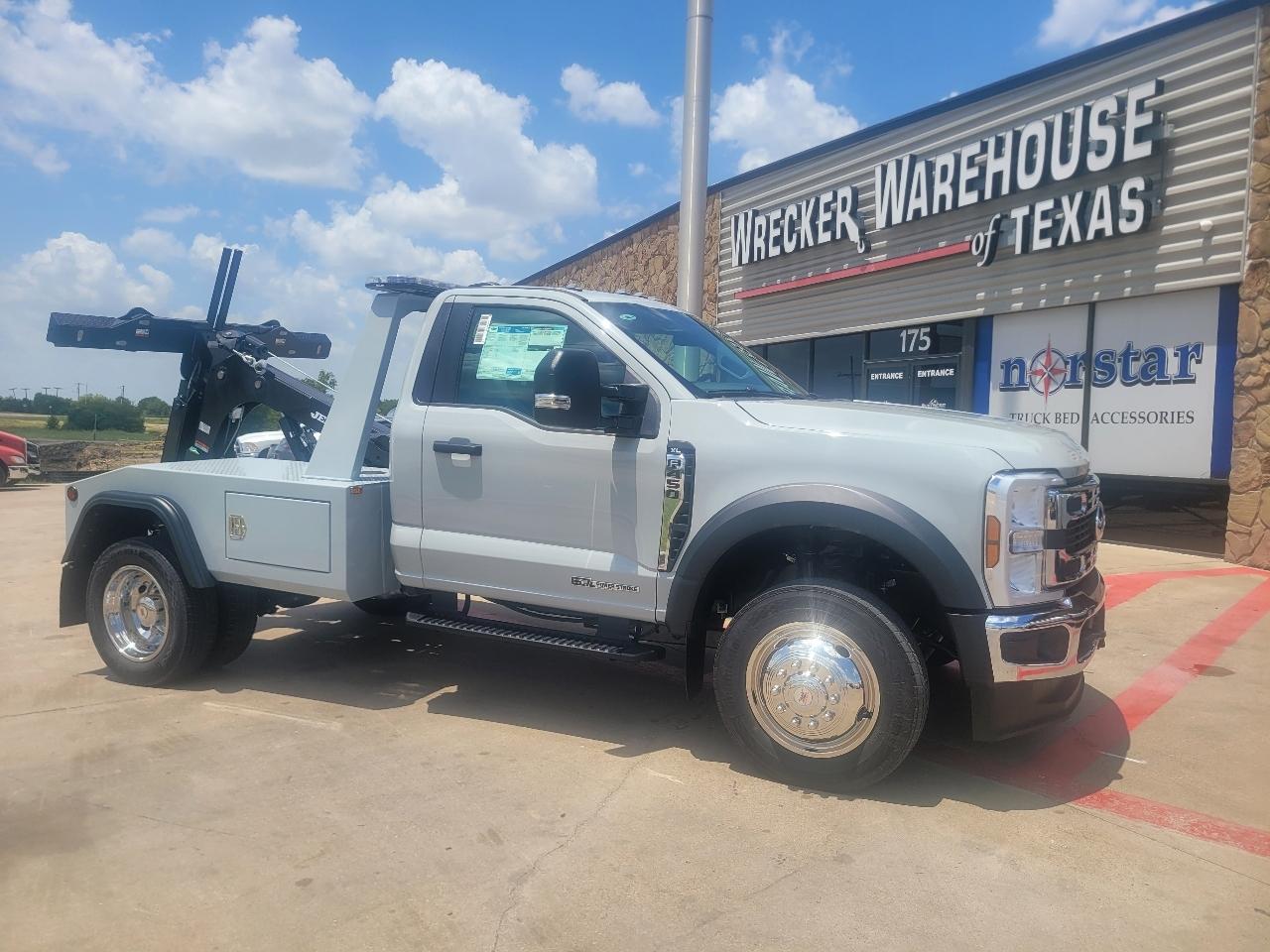 Ford Super Duty F-450 DRW XLT 2WD Reg Cab 145" WB 60" CA 2026