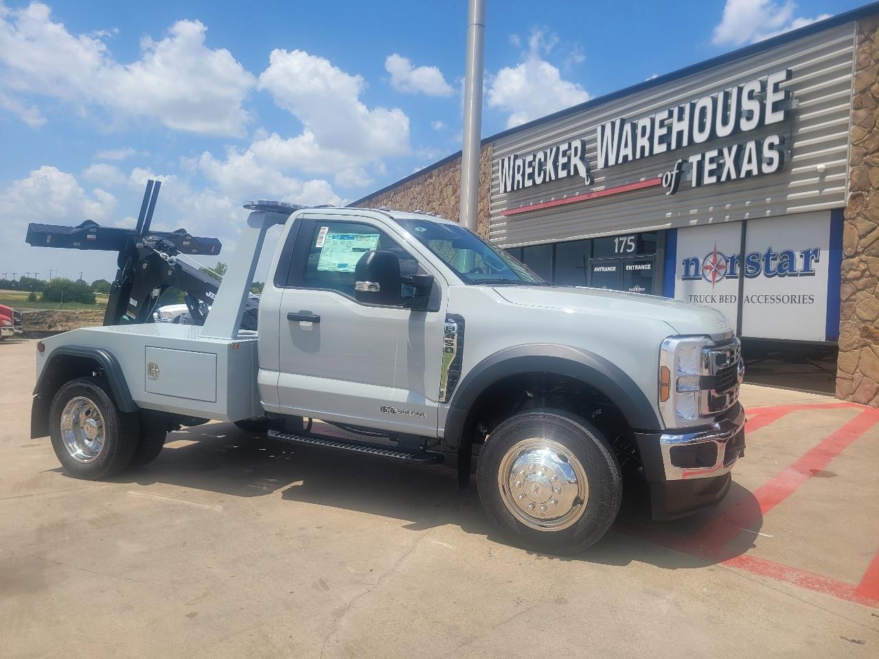 Ford Super Duty F-450 DRW XLT 2WD Reg Cab 145" WB 60" CA 2026