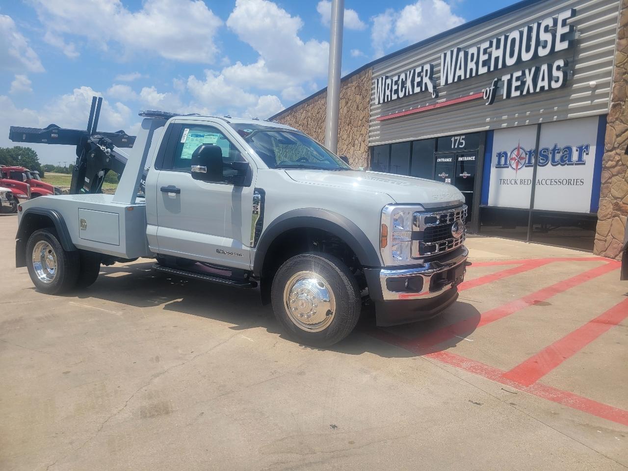Ford Super Duty F-450 DRW XLT 2WD Reg Cab 145" WB 60" CA 2026