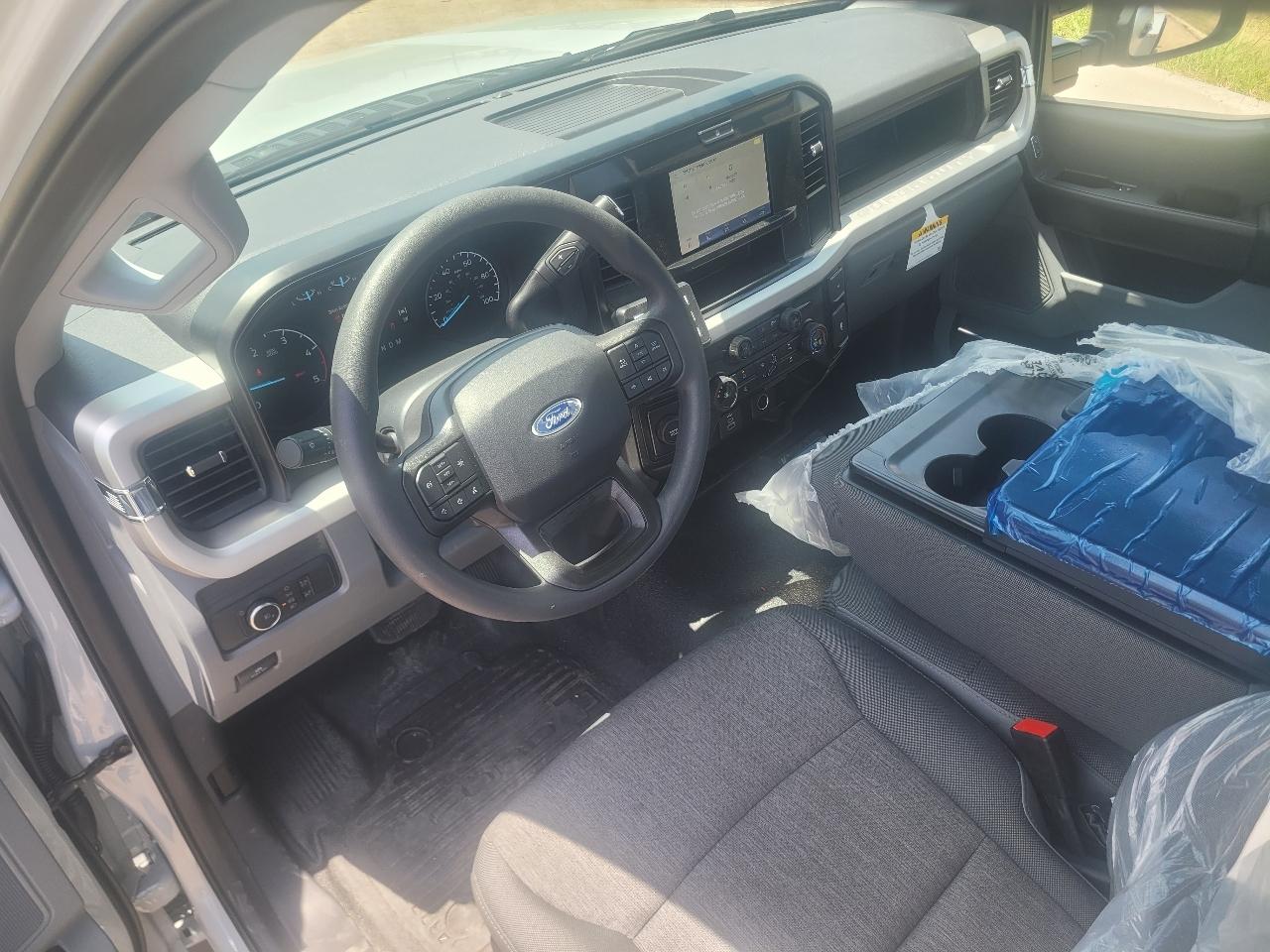 Ford Super Duty F-450 DRW XLT 2WD Reg Cab 145" WB 60" CA 2026