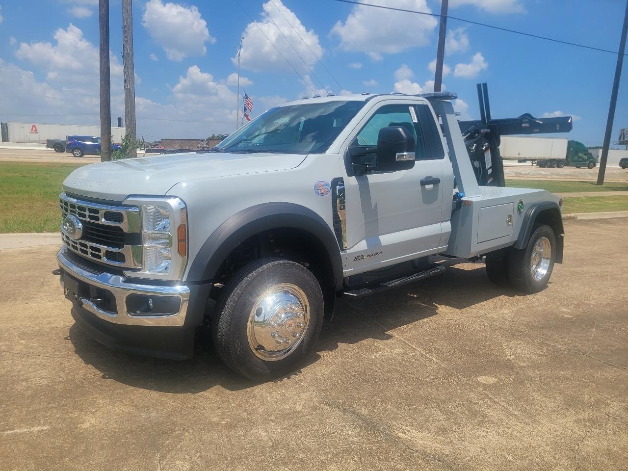 Ford Super Duty F-450 DRW XLT 2WD Reg Cab 145" WB 60" CA 2026