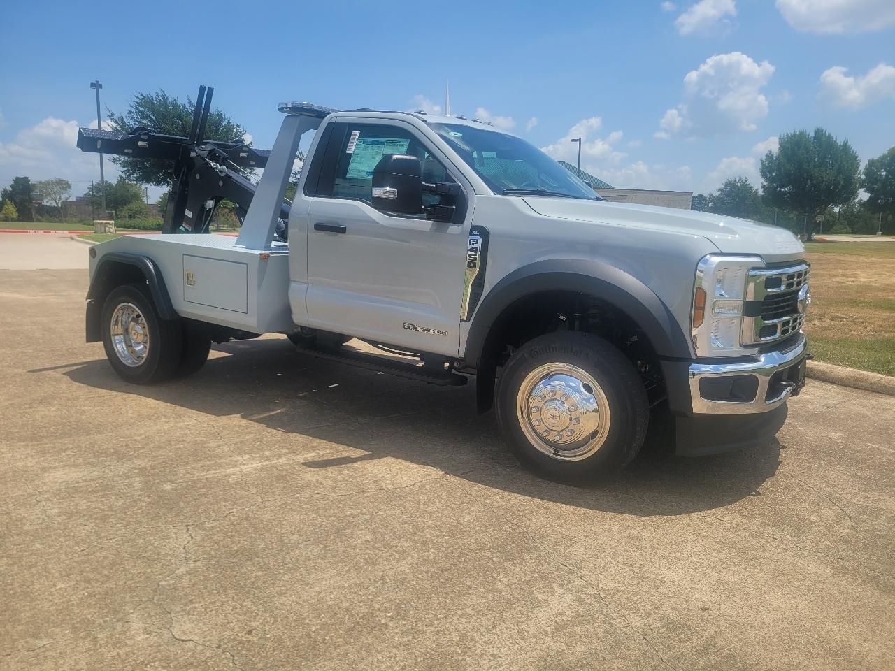 Ford Super Duty F-450 DRW XLT 2WD Reg Cab 145" WB 60" CA 2026