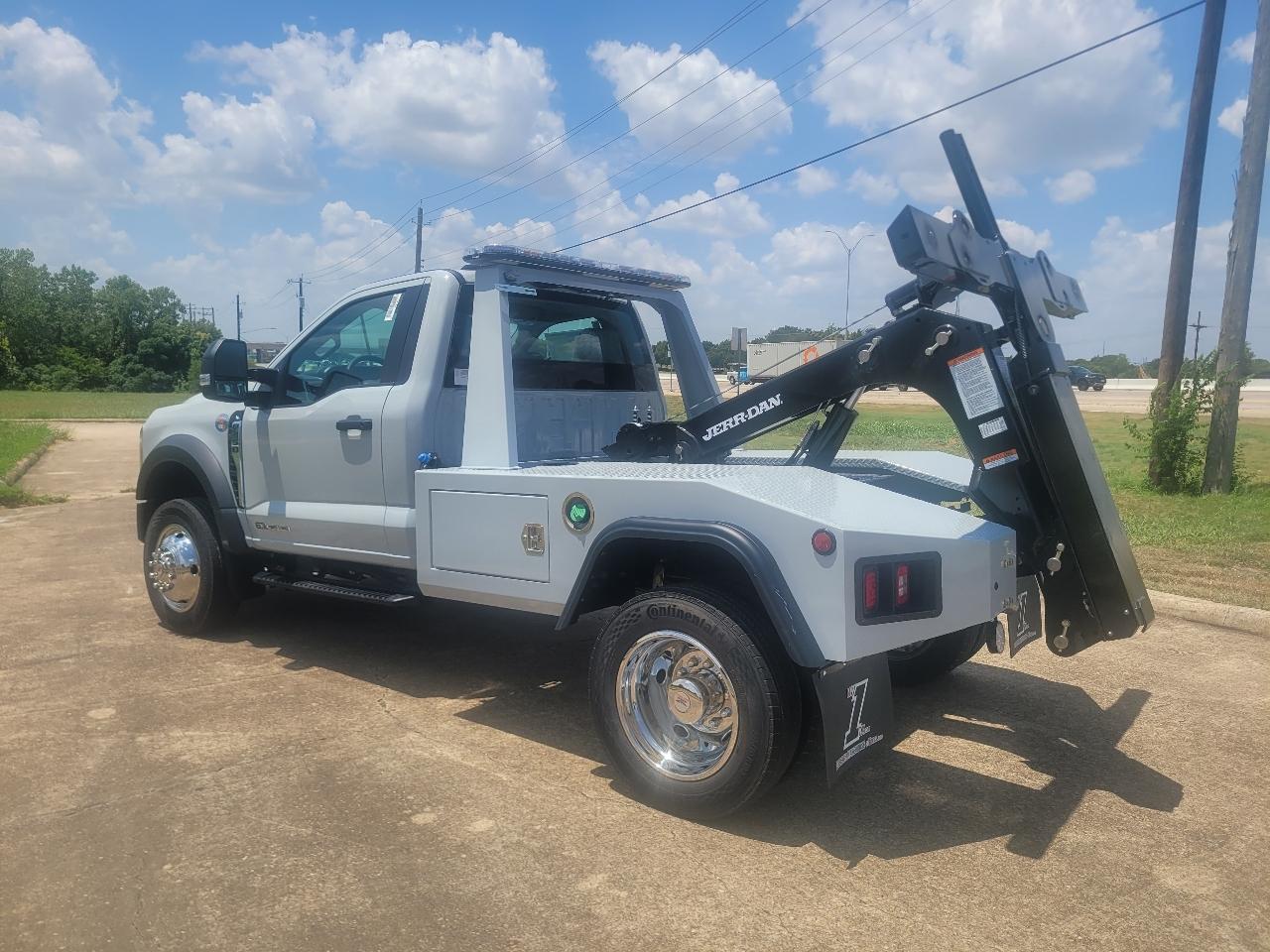 Ford Super Duty F-450 DRW XLT 2WD Reg Cab 145" WB 60" CA 2026