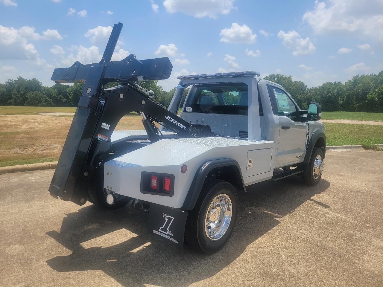 Ford Super Duty F-450 DRW XLT 2WD Reg Cab 145" WB 60" CA 2026