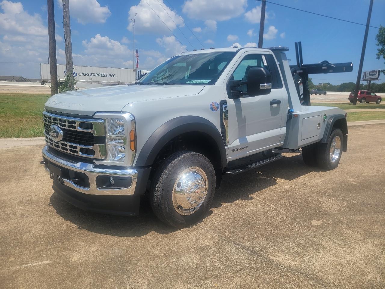 Ford Super Duty F-450 DRW XLT 2WD Reg Cab 145" WB 60" CA 2026