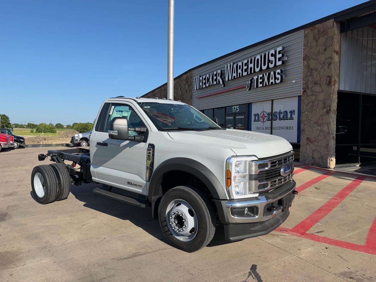 Ford Super Duty F-450 DRW XLT 2WD Reg Cab 145" WB 60" CA 2026