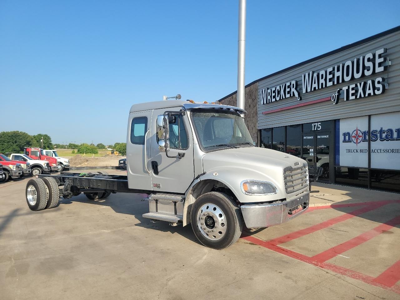 Freightliner M2 106 Medium Duty  2027