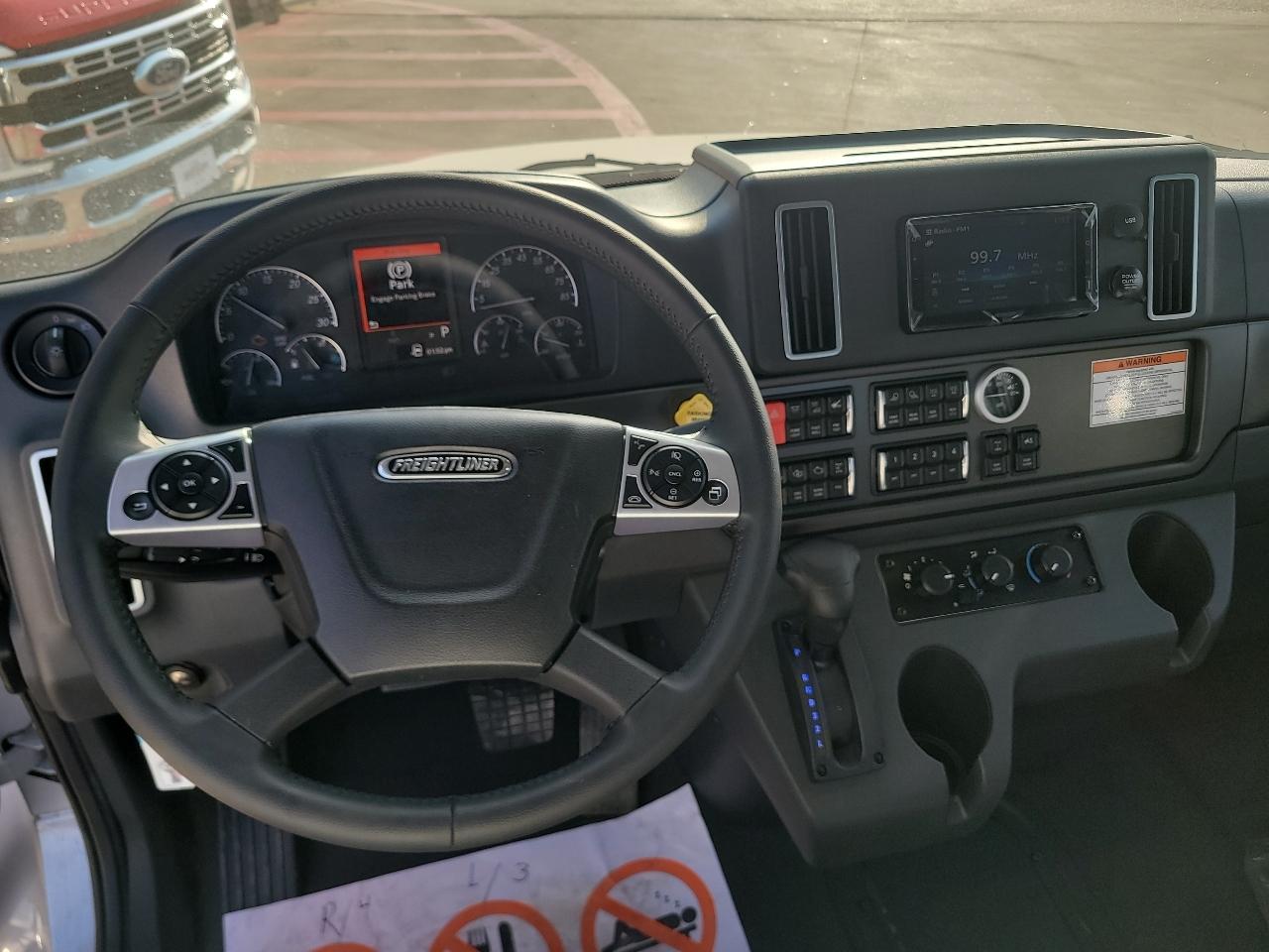 Freightliner M2 106 Medium Duty  2027