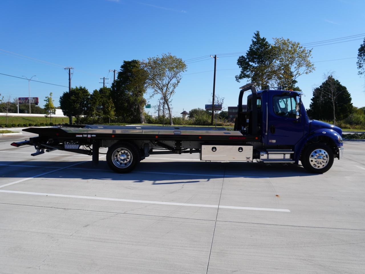 Freightliner M2 106  2027