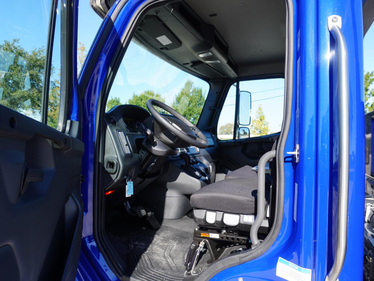 Freightliner M2 106  2027
