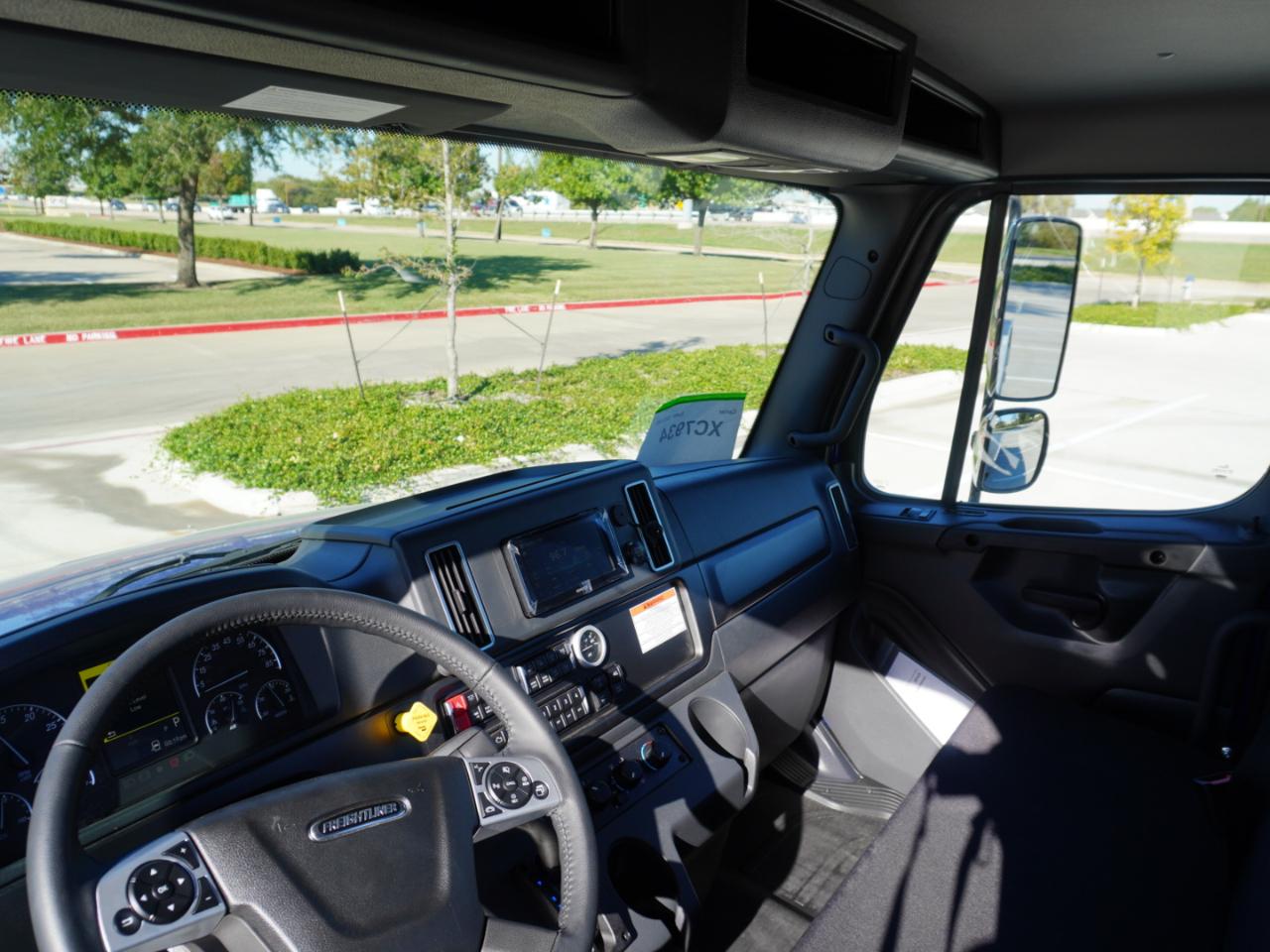 Freightliner M2 106  2027