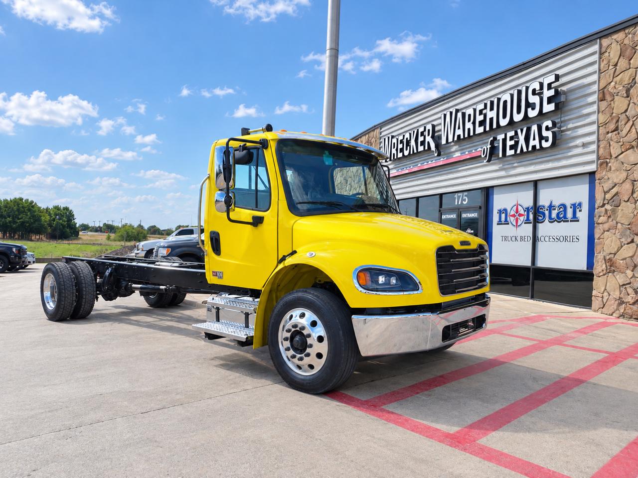 Freightliner M2 106  2027