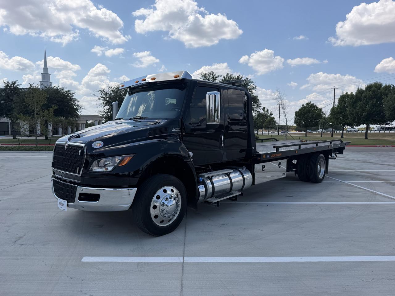 International MV  2025