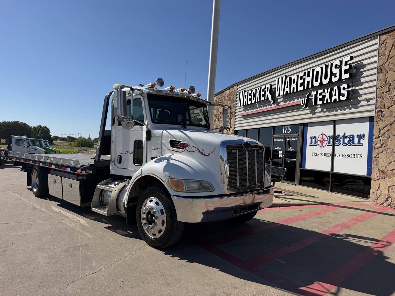 Peterbilt 330  2011