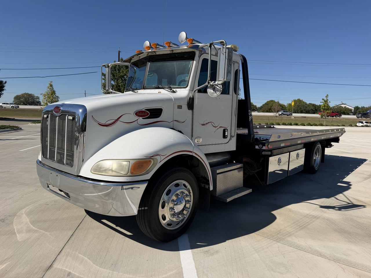 Peterbilt 330  2011