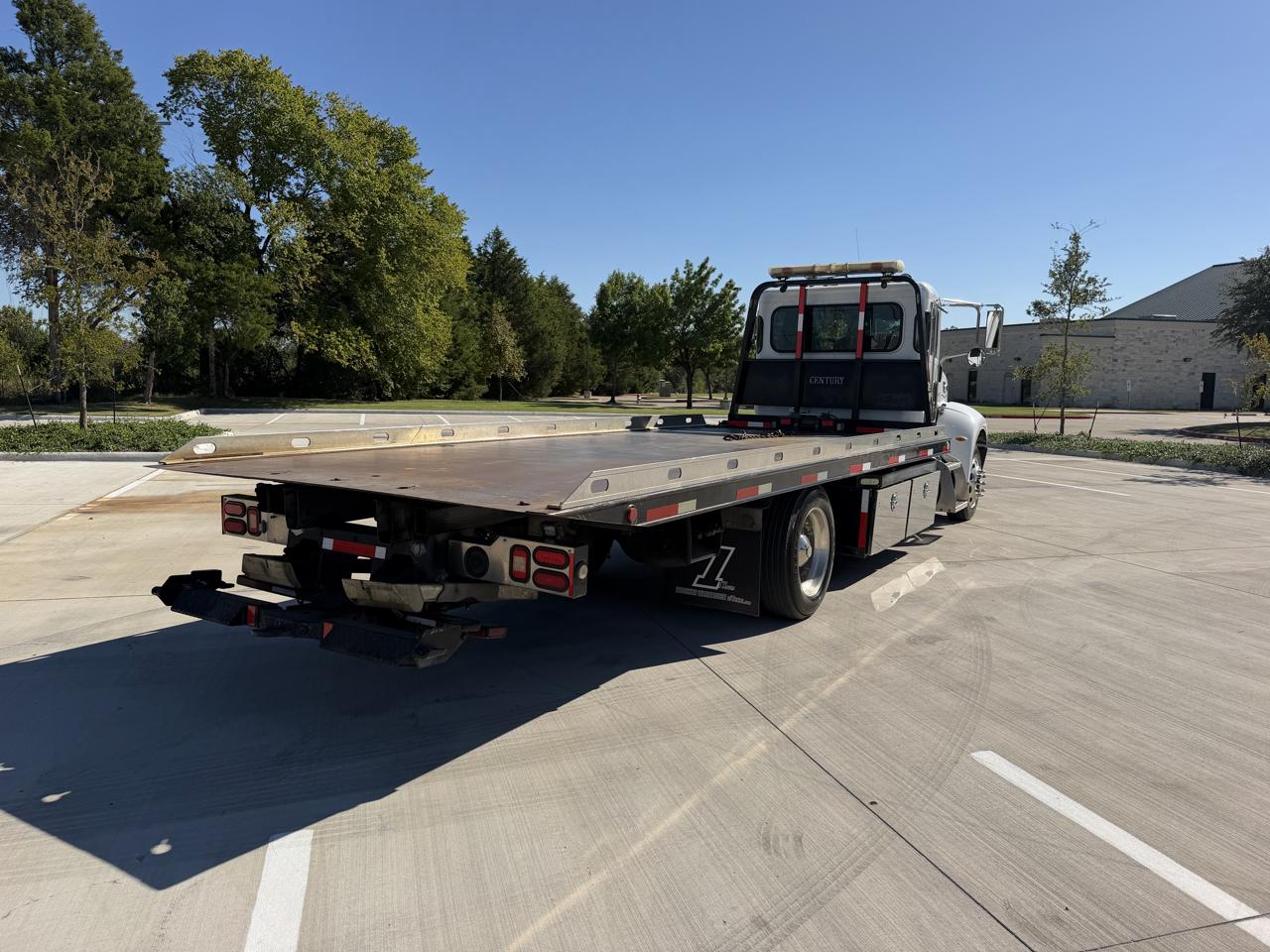 Peterbilt 330  2011