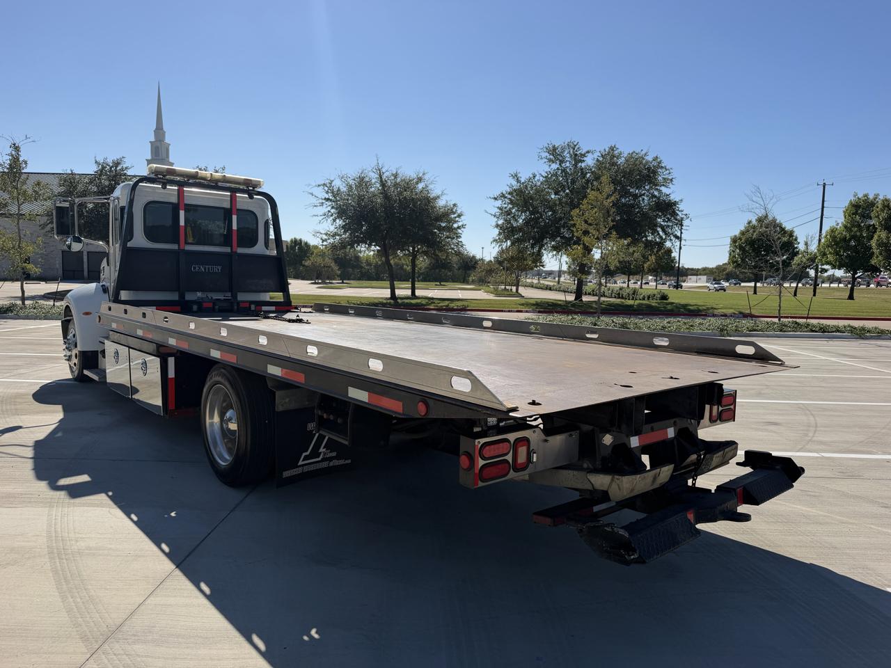 Peterbilt 330  2011