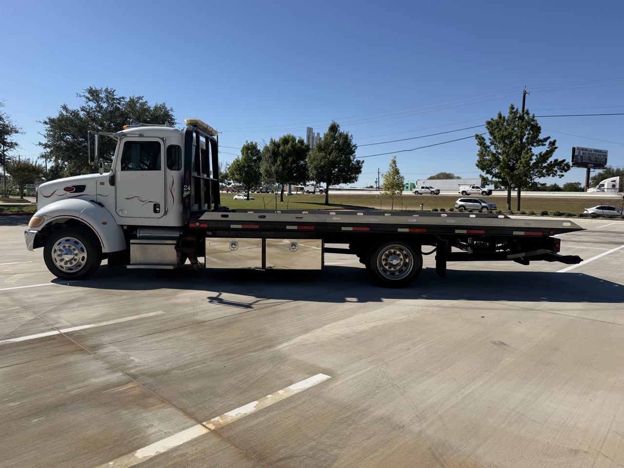 Peterbilt 330  2011