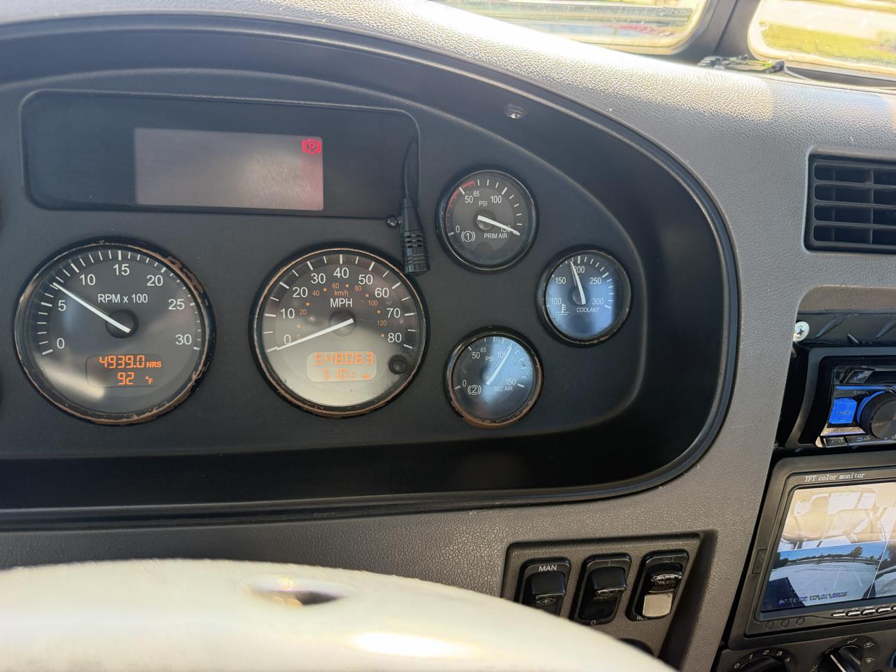 Peterbilt 330  2011