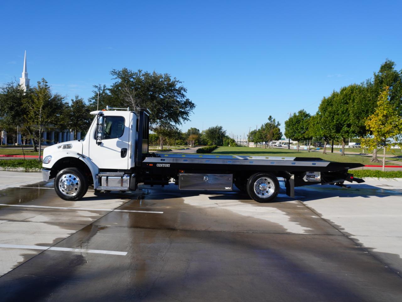 Freightliner M2  2024