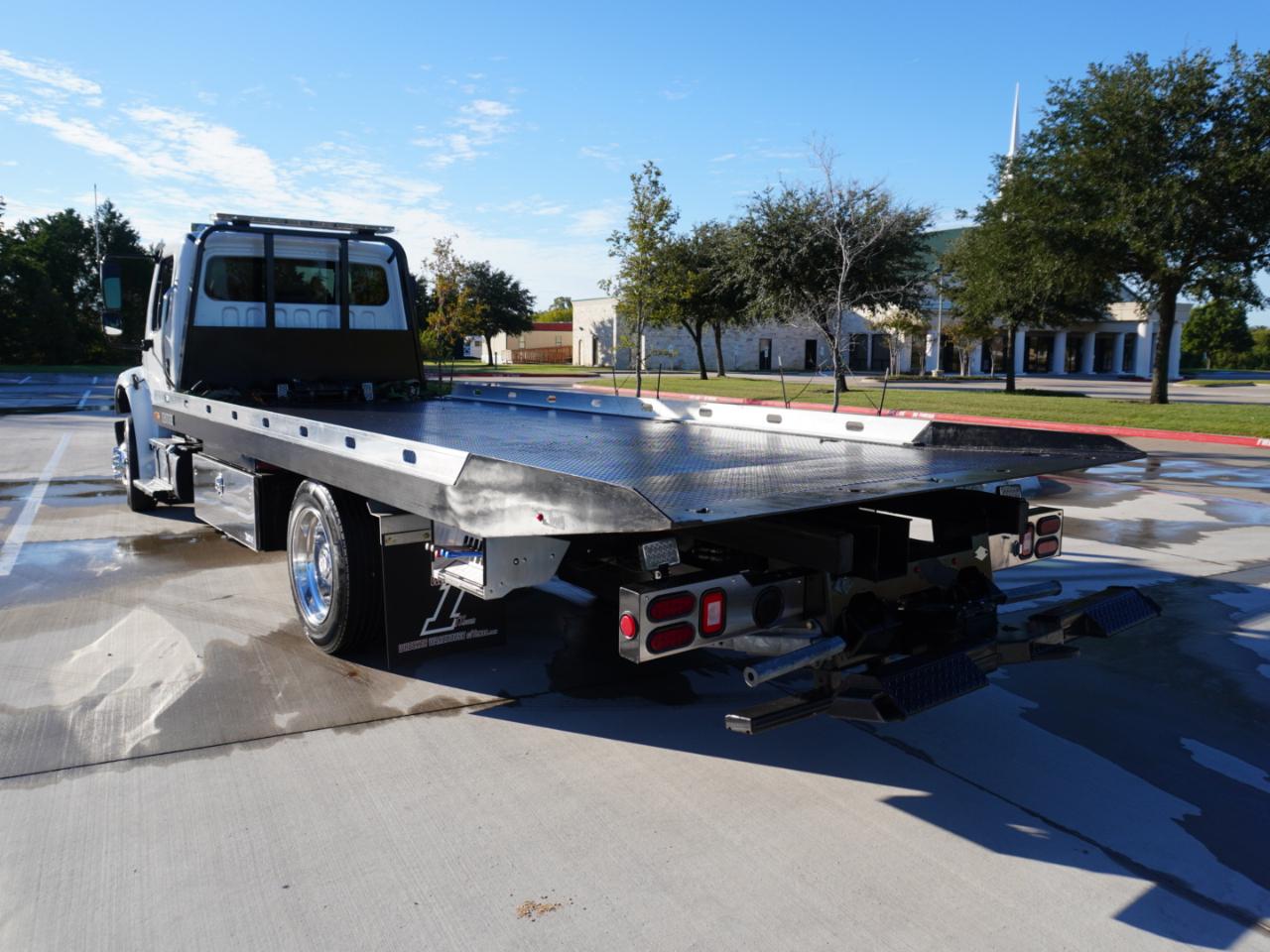 Freightliner M2  2024