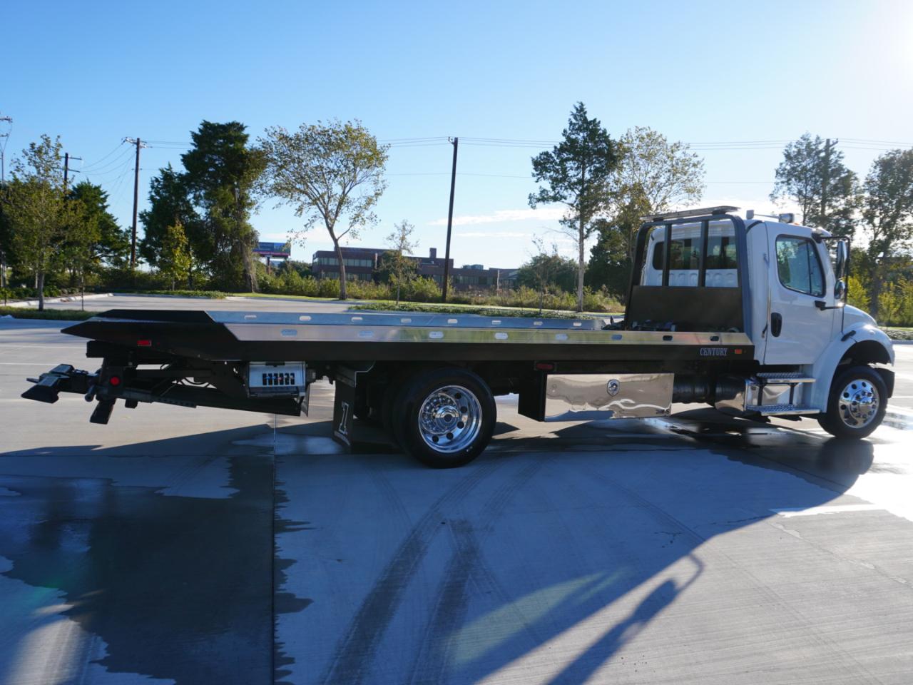 Freightliner M2  2024
