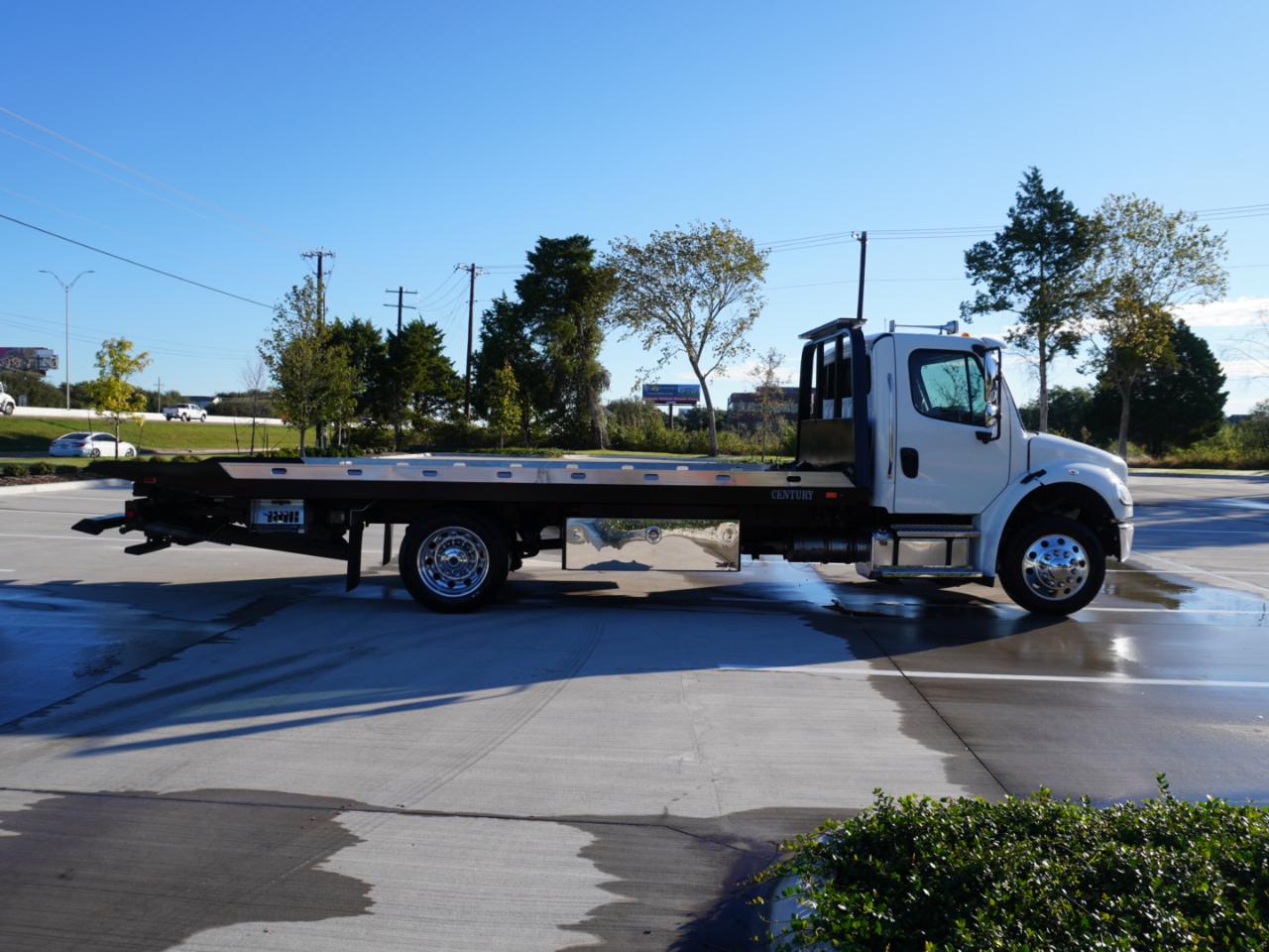 Freightliner M2  2024