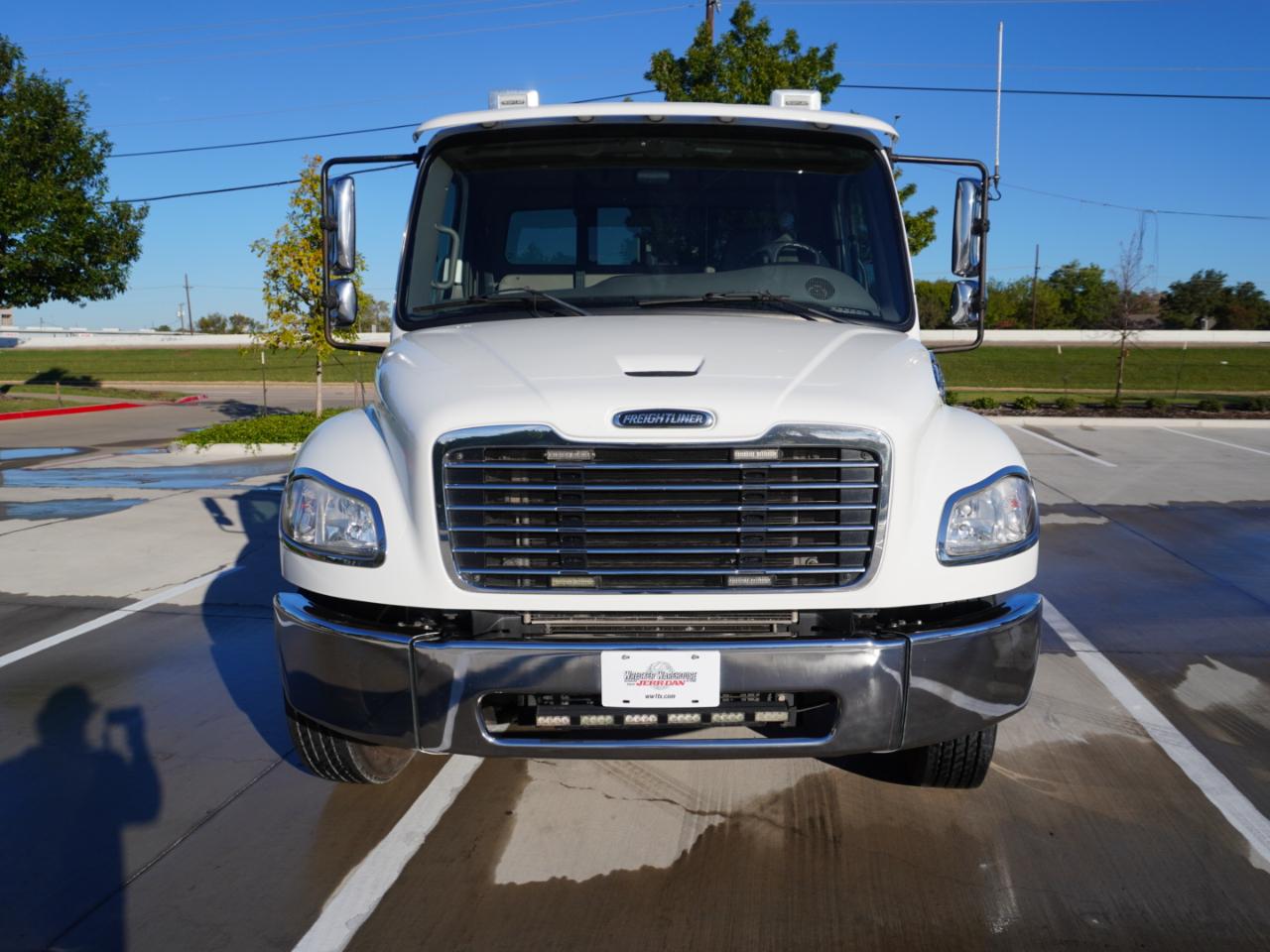 Freightliner M2  2024