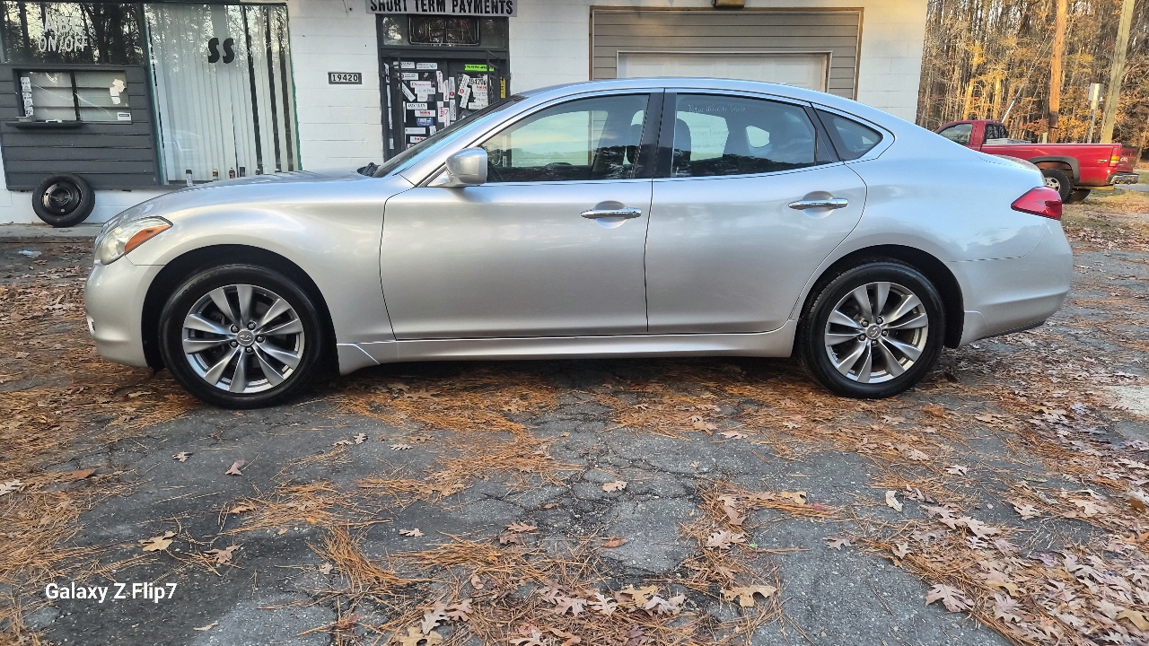 Infiniti M37  2012
