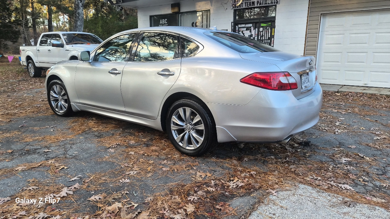 Infiniti M37  2012