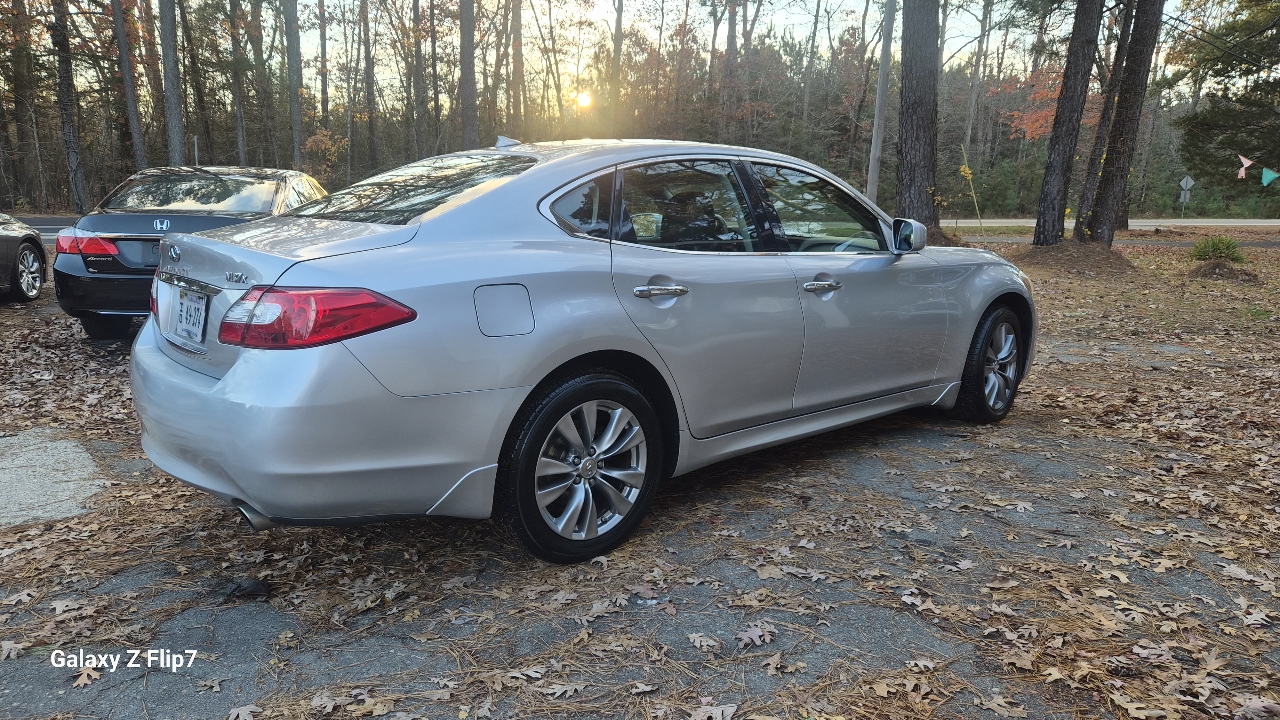 Infiniti M37  2012