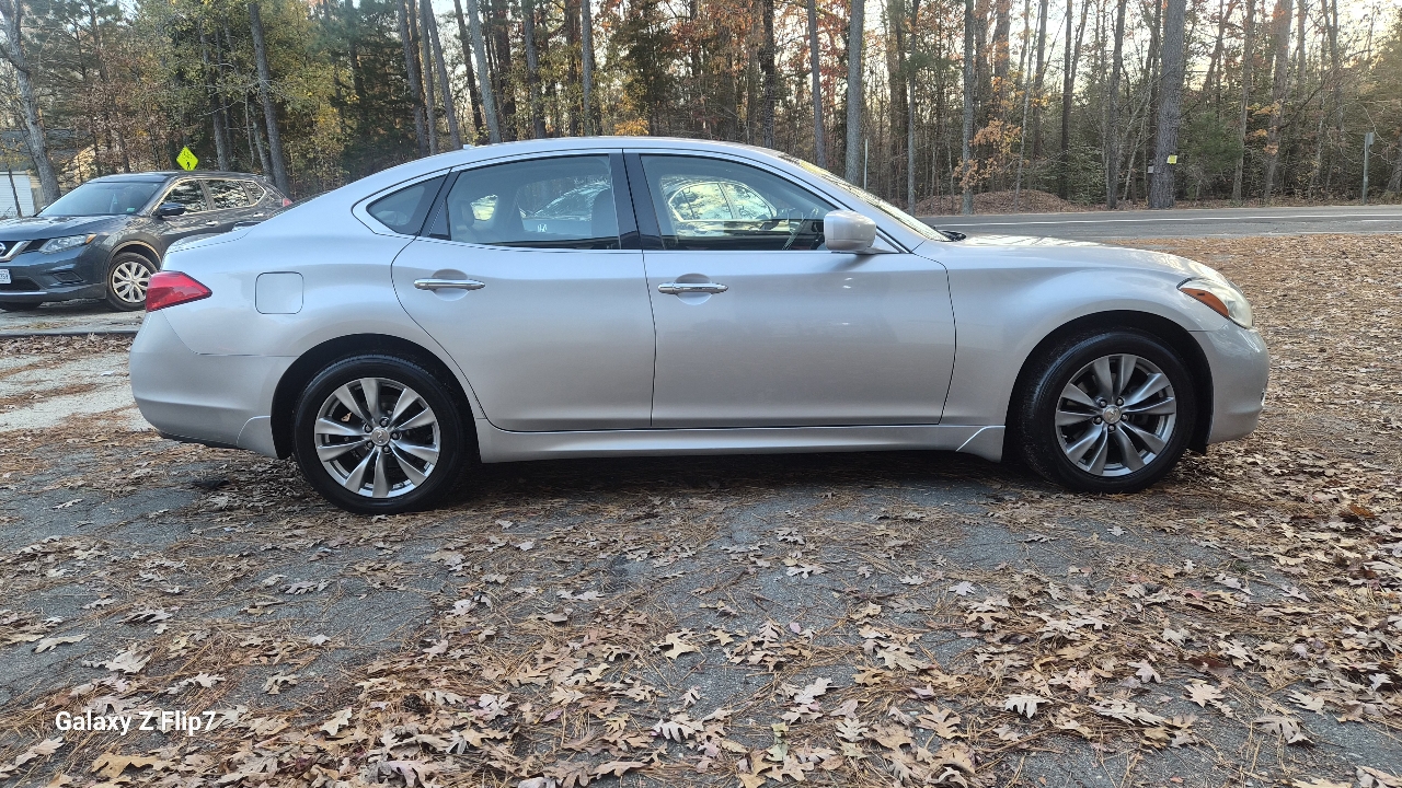 Infiniti M37  2012
