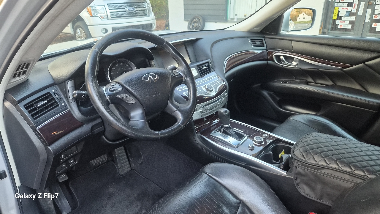 Infiniti M37  2012