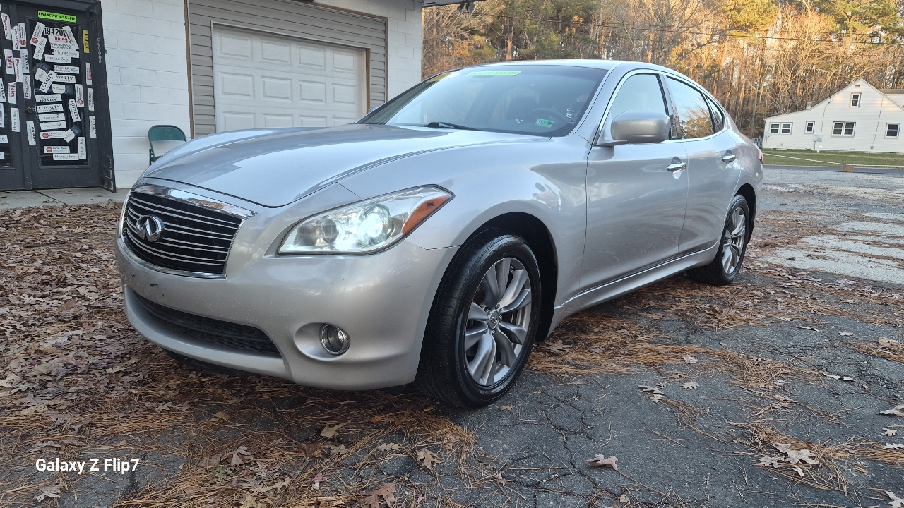 Infiniti M37  2012
