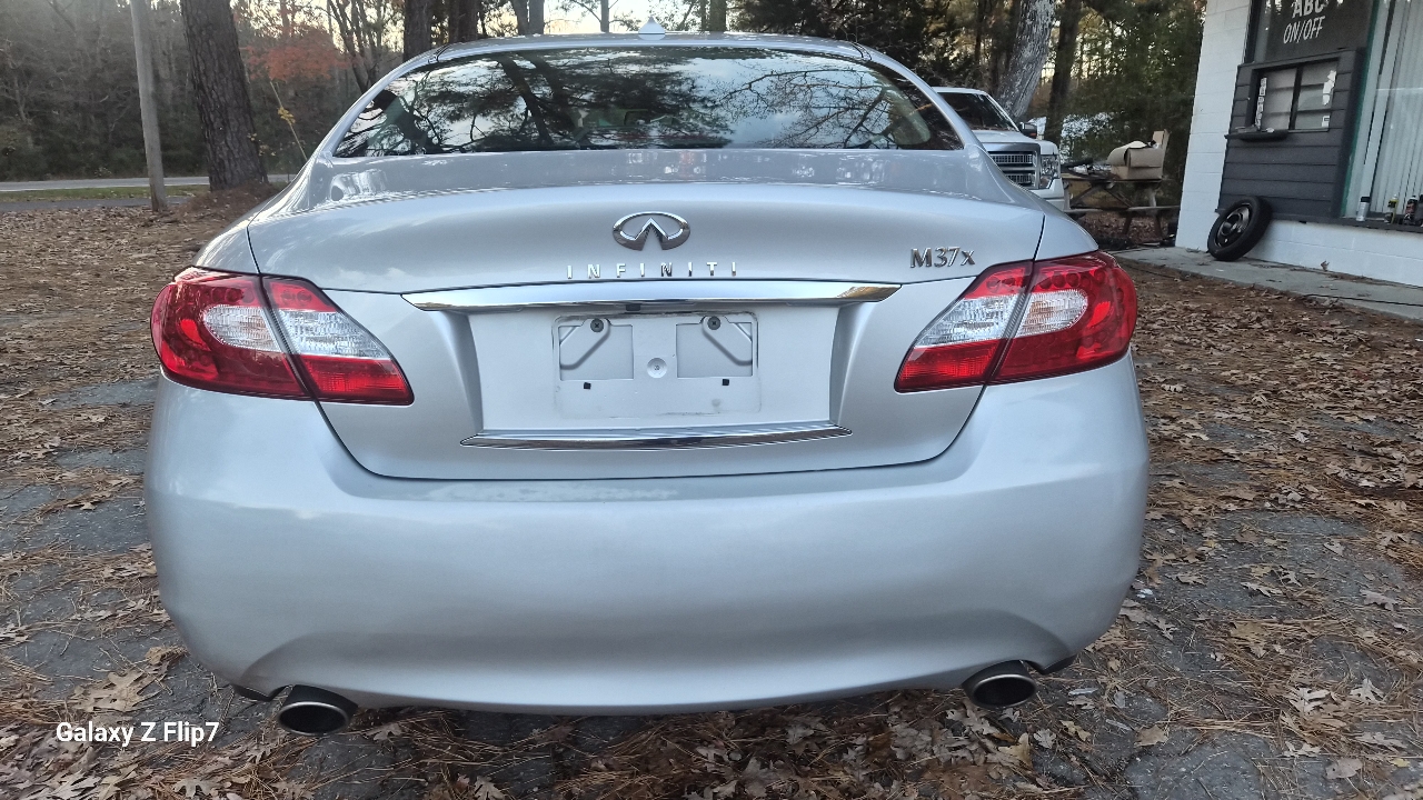 Infiniti M37  2012