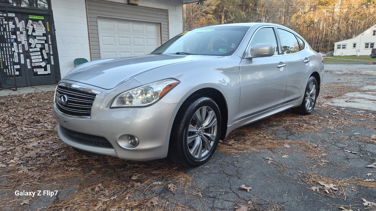 Infiniti M37  2012