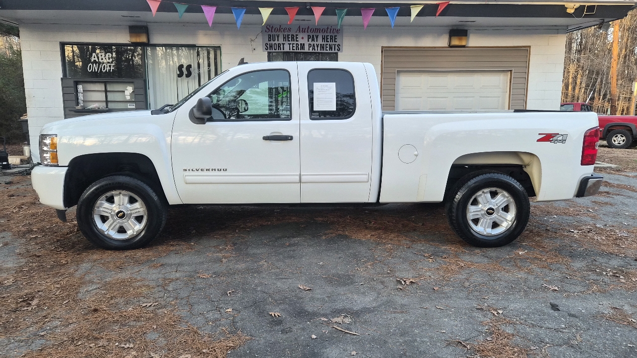 Chevrolet 1500 Pickups Ext Cab 155.5" 4WD 2011